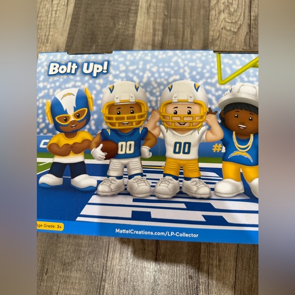 Fisher Price Little People x NFL Collector Los Angeles Chargers Figure 4-Pack - Picture 12 of 16
